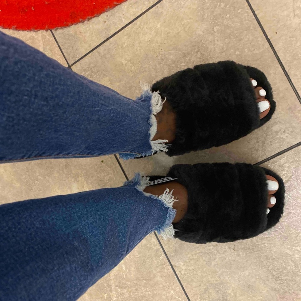 Slippers - Picture 6 of 7